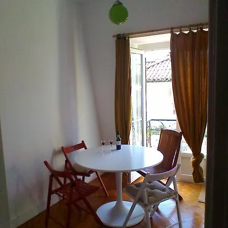 Bairro Alto / Chiado Neighborhood. Apartamento *